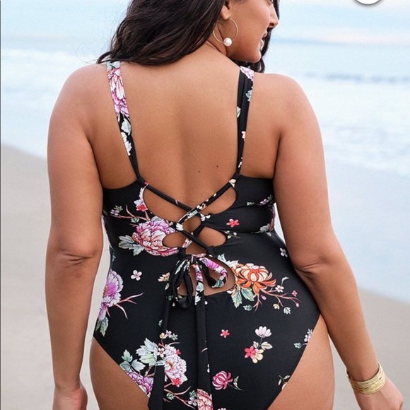 Cupshe One Piece Swimsuit with Plunging Neckline - Picture 2 of 5